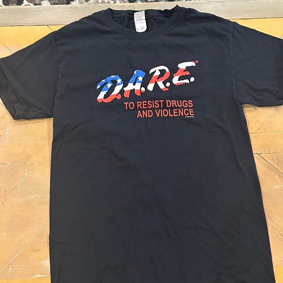 Fruit of the Loom Other - DARE T-Shirt Fruit Of The Loom Men's Small USA Flag Theme